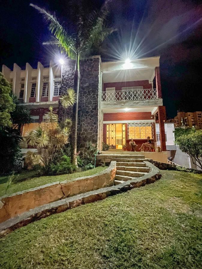 La Palmera Hostel Cali Exteriör bild